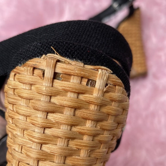 Banana Republic 5” sandals with basket weave heels, buckle straps size 7 - Picture 10 of 11